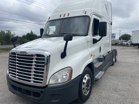 2016 FREIGHTLINER CASCADIA Tandem Axle Sleeper