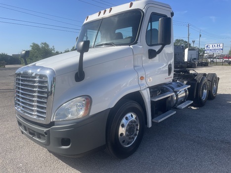 2016 FREIGHTLINER CASCADIA Tandem Axle Daycab
