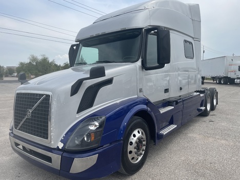 2017 VOLVO 730 Tandem Axle Sleeper