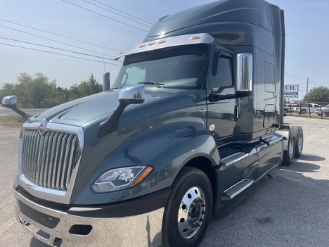 2018 INTERNATIONAL LT Sleeper