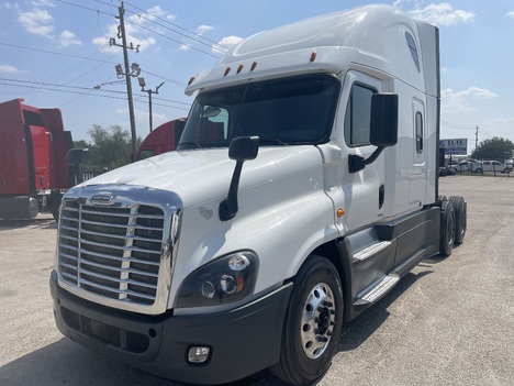 2018 FREIGHTLINER CASCADIA Tandem Axle Sleeper