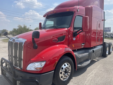 2019 PETERBILT 579 Tandem Axle Sleeper