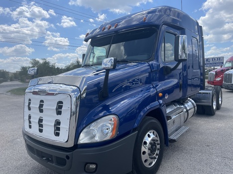 2020 FREIGHTLINER CASCADIA Tandem Axle Sleeper
