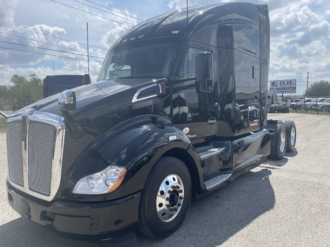 2018 KENWORTH T680 Tandem Axle Sleeper