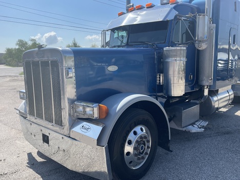 1999 PETERBILT 379EX Tandem Axle Sleeper
