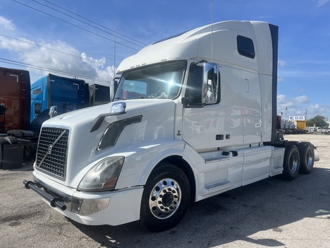 2016 VOLVO VNL 670 Tandem Axle Sleeper