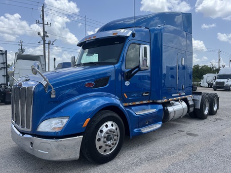 2016 PETERBILT 579 Tandem Axle Sleeper
