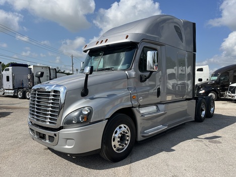2019 FREIGHTLINER Cascadia 125 Tandem Axle Sleeper