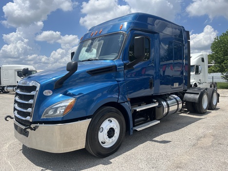 2020 FREIGHTLINER CASCADIA 126 Tandem Axle Sleeper