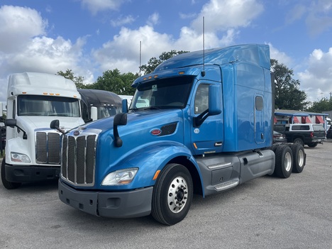 2015 PETERBILT 579 Tandem Axle Sleeper