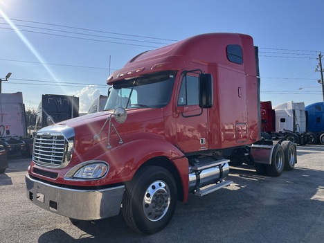 2007 FREIGHTLINER COLUMBIA Tandem Axle Sleeper