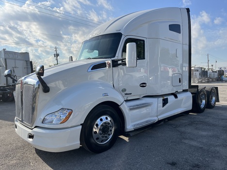 2021 KENWORTH T680 Tandem Axle Sleeper