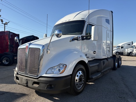 2019 KENWORTH T680 Tandem Axle Sleeper