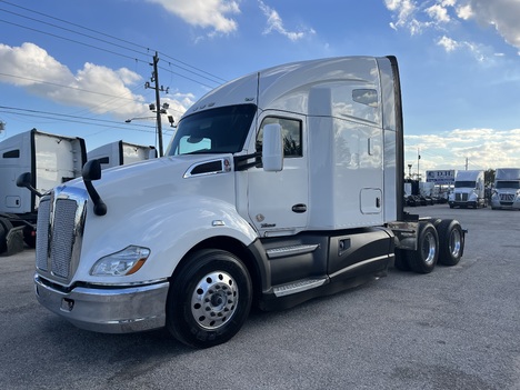 2016-kenworth-t680-tandem-axle-sleeper #1705