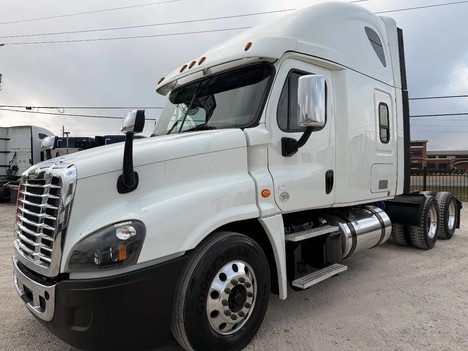 2019 FREIGHTLINER Cascadia 125 Tandem Axle Sleeper #1725