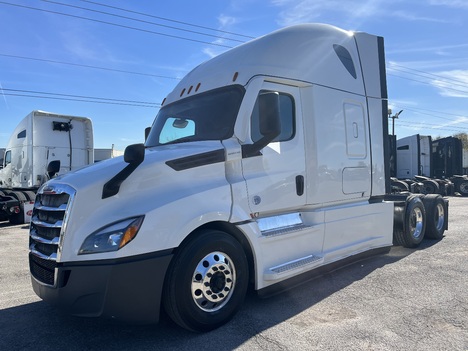 2020 FREIGHTLINER CASCADIA 126 Tandem Axle Sleeper #1726