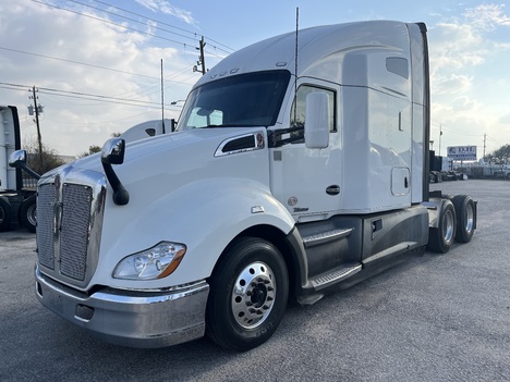 2019-kenworth-t680-tandem-axle-sleeper #1732
