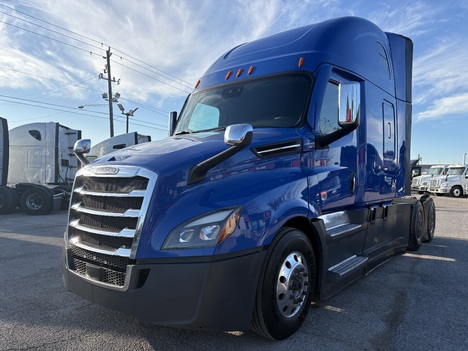 2020-freightliner-cascadia-126-tandem-axle-sleeper #1740
