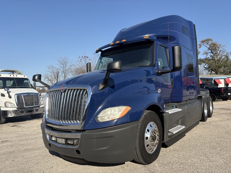 2019 INTERNATIONAL LT Tandem Axle Sleeper
