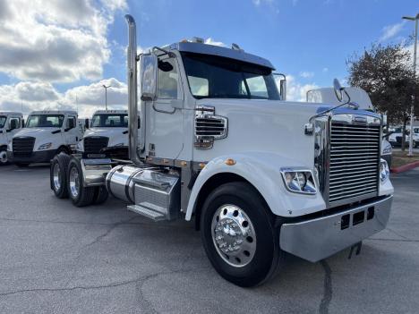 2022 Freightliner 122SD Daycab #4661