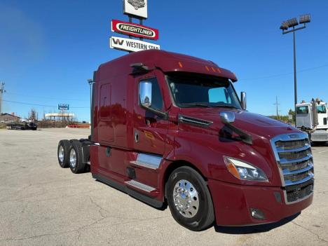 2022 Freightliner CASCADIA 126 Sleeper #4690 2022 Freightliner CASCADIA 126 Sleeper #4690