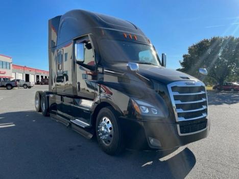 2023-freightliner-cascadia-126-sleeper #4824