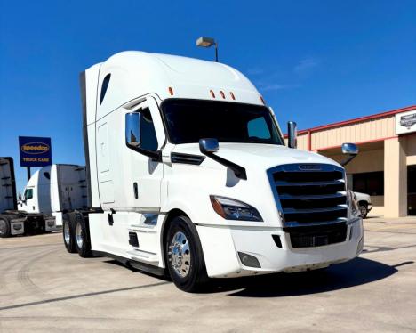 2022-freightliner-cascadia-126-sleeper #4945
