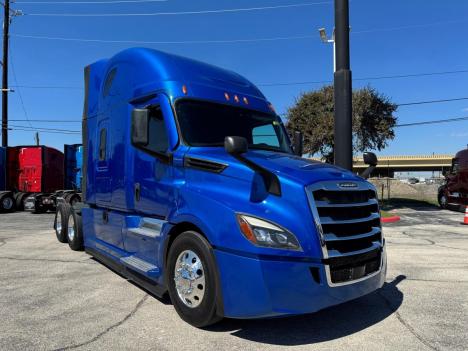2022-freightliner-cascadia-126-sleeper #5398
