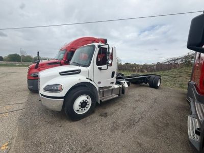 2027 FREIGHTLINER BUSINESS CLASS M2 106 PL Cab Chassis Truck #15075