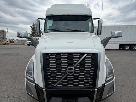 2022 VOLVO VNL760 Tandem Axle Sleeper #1001