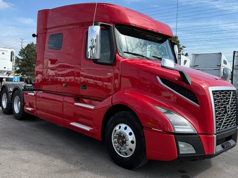 2020-volvo-vnl64t740-tri-axle-sleeper #1015