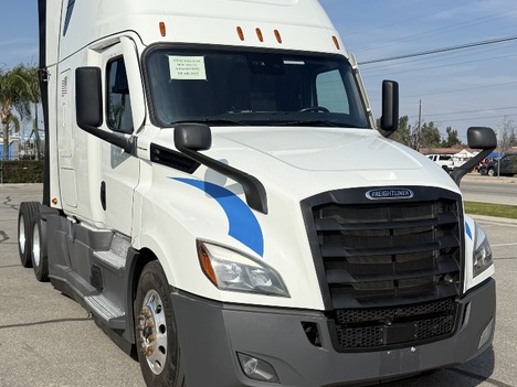 2022 FREIGHTLINER CASCADIA 126 Tandem Axle Sleeper #1186