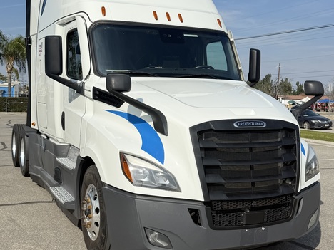 2022 FREIGHTLINER CASCADIA 126 Tandem Axle Sleeper #1188