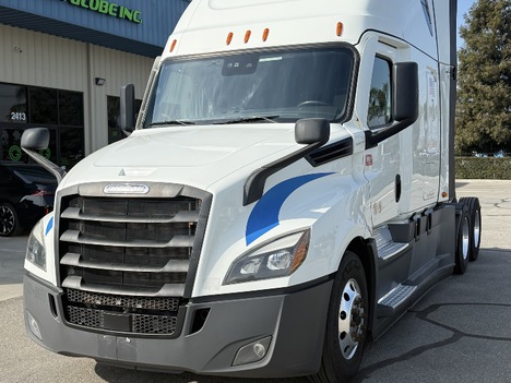 2022 FREIGHTLINER CASCADIA 126 Tandem Axle Sleeper #1189