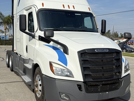2022 FREIGHTLINER CASCADIA 126 Tandem Axle Sleeper #1190