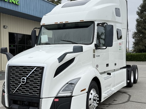 2022 VOLVO VNL64T760 Single Axle Sleeper #1194 2022 VOLVO VNL64T760 Single Axle Sleeper #1194