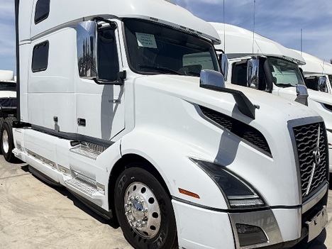 2023 VOLVO VNL64T860 Tandem Axle Sleeper #1213