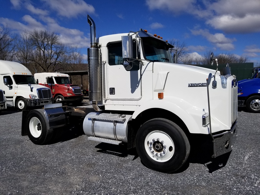 Tractor trailer super singles
