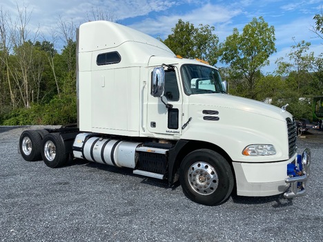 2015 Mack Pinnacle Cxu613 Tandem Axle Sleeper For Sale