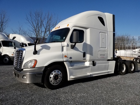 2014 Freightliner Cascadia Tandem Axle Sleeper For Sale