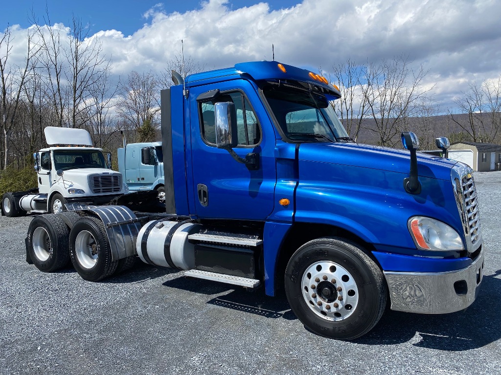 2013 FREIGHTLINER Cascadia Tandem Axle Daycab #165