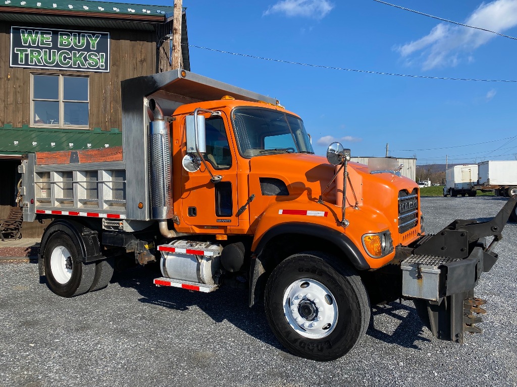 2004 MACK GRANITE DUMP TRUCK FOR SALE #9610