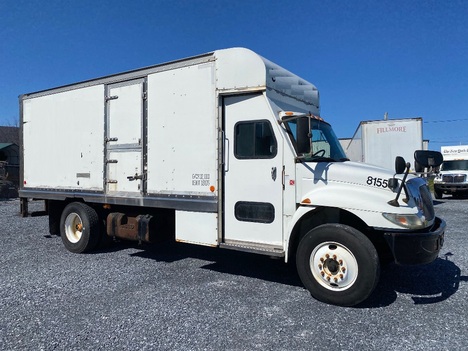 2004 INTERNATIONAL 4300 Box Van Truck #9650