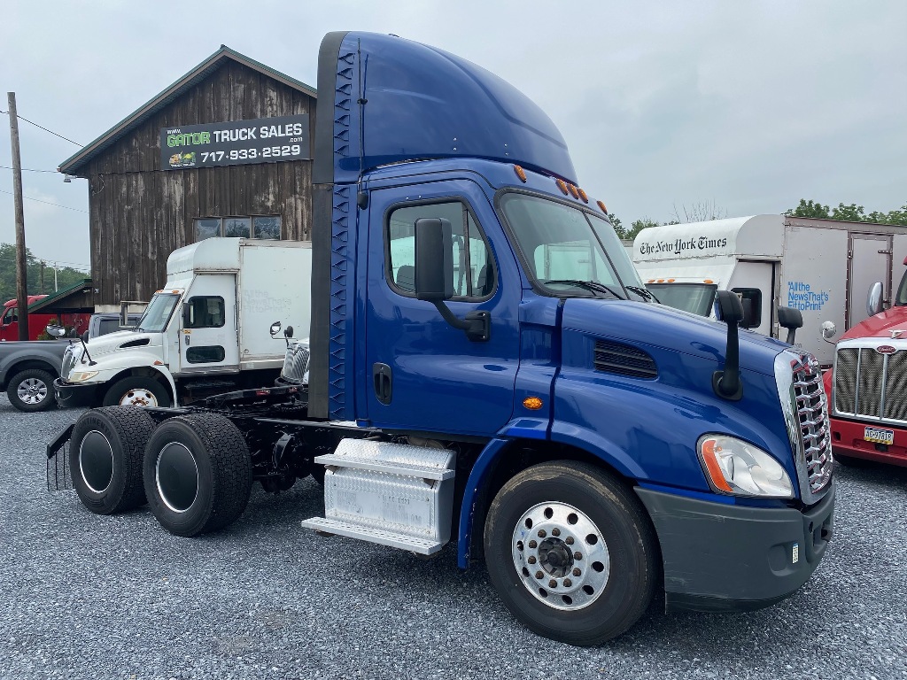 2017 FREIGHTLINER Cascadia Tandem Axle Daycab #165