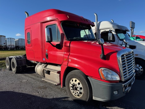 2019-freightliner-cascadia-tandem-axle-sleeper #9775
