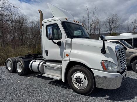 2016 FREIGHTLINER Cascadia Tandem Axle Daycab #9807