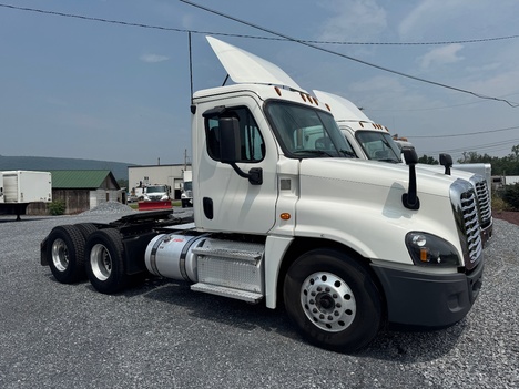 2020 FREIGHTLINER Cascadia Tandem Axle Daycab #9829