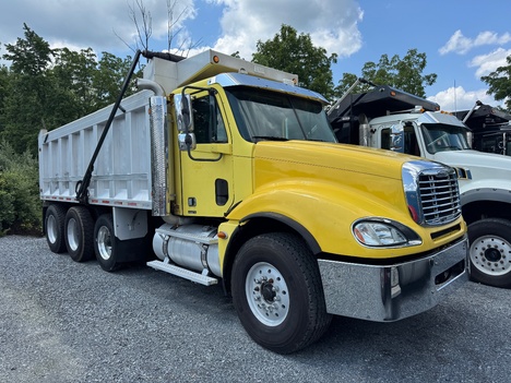 2006 FREIGHTLINER Columbia Tri-Axle Aluminum Dump Truck #9832