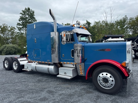 2004-peterbilt-379-exhd-tandem-axle-sleeper #9833