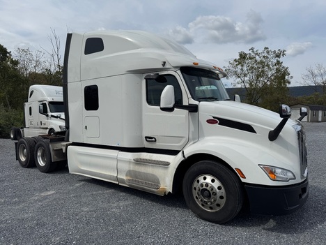 2023-peterbilt-579-tandem-axle-sleeper #9850